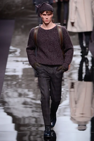 Look 19